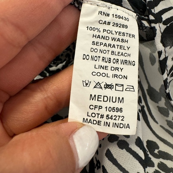 Tiger print or cat print blouse black and white size M - Picture 4 of 7